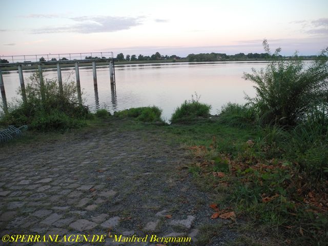 Ehemalige Fähre an der Elbe