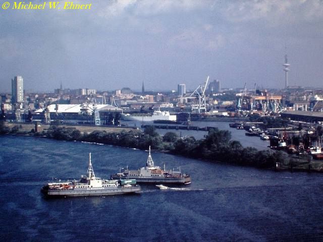 Fähre auf dem Köhlbrand