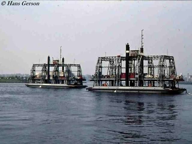 Fähre auf dem Köhlbrand