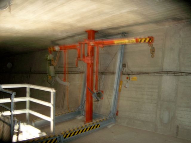 Ladekran mit geöffneter Ladeluke