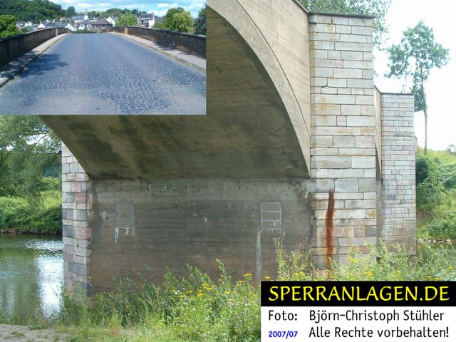 Brücke mit Sprengkammern
