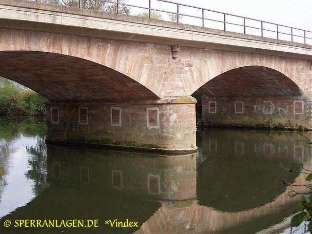 Brücke mit Sprengkammern