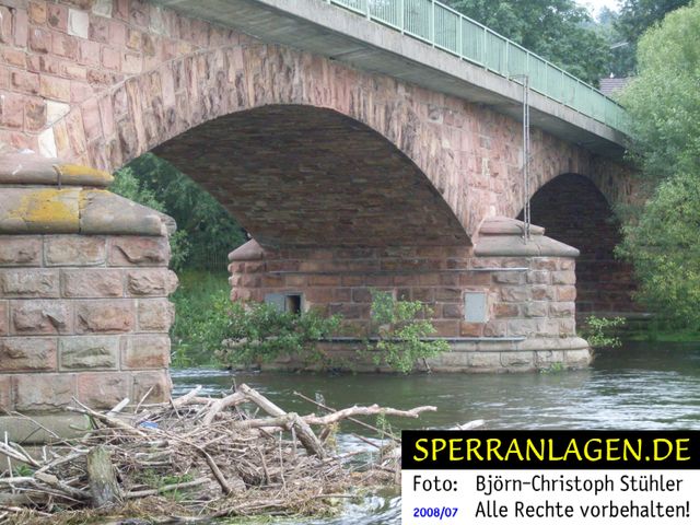 Brücke mit Sprengkammern
