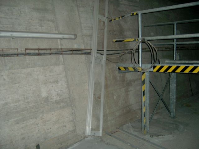 Schneidladungshalterungen mit Montagebühne