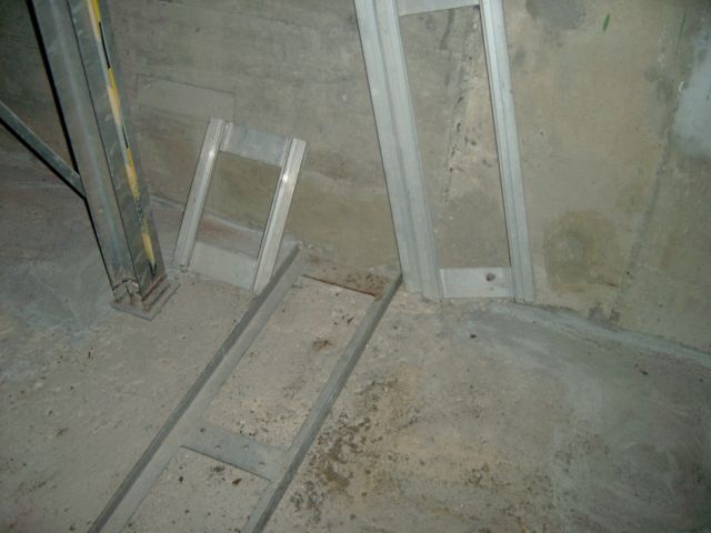 Schneidladungshalterungen