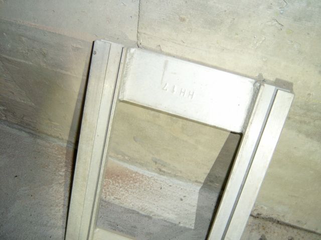 Schneidladungshalterungen