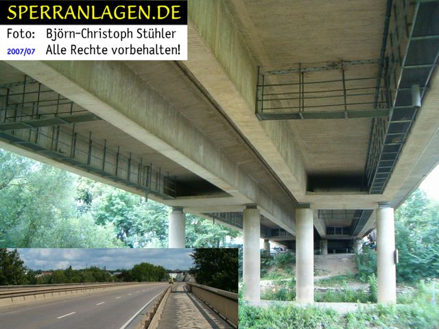 Brücke mit Schneidladungen