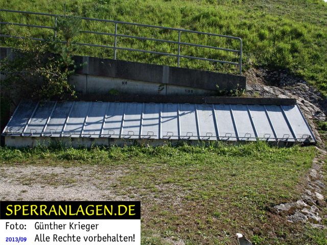 Metallbehälter zur Lagerung der Steckträger und des Zubehörs