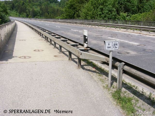 Stecksperre an einer Brücke
