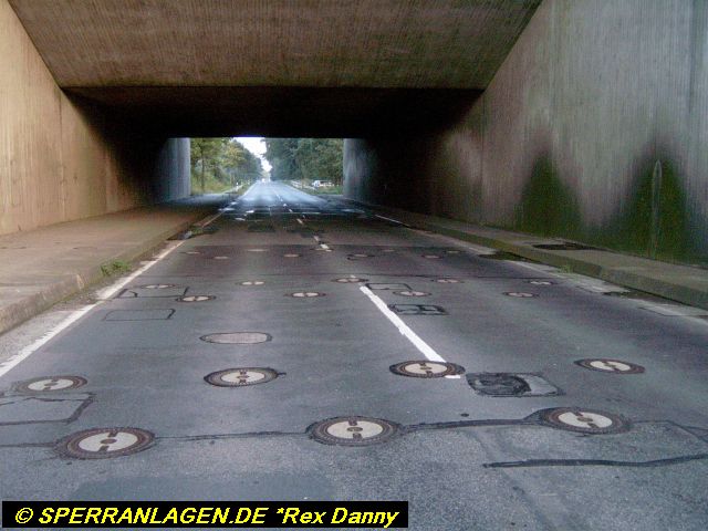 Stecksperre an einer Kanalunterführung