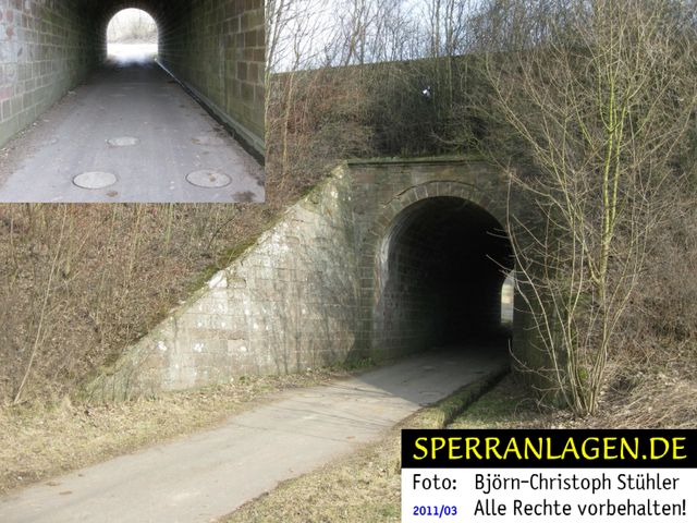 Stecksperre an einer Eisenbahnunterführung