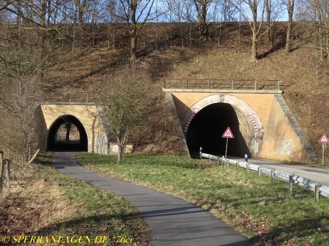 Straßen- und Fußgängertunnel