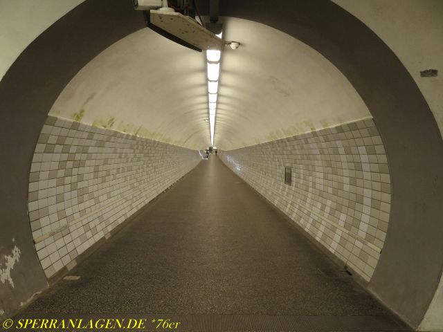 Fußgängertunnel in Rendsburg unter dem Nord-Ostsee-Kanal
