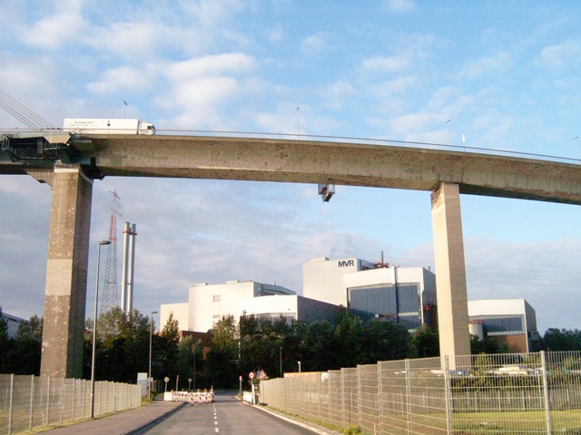 Nachträglich eingebaute Zugangsgalerie